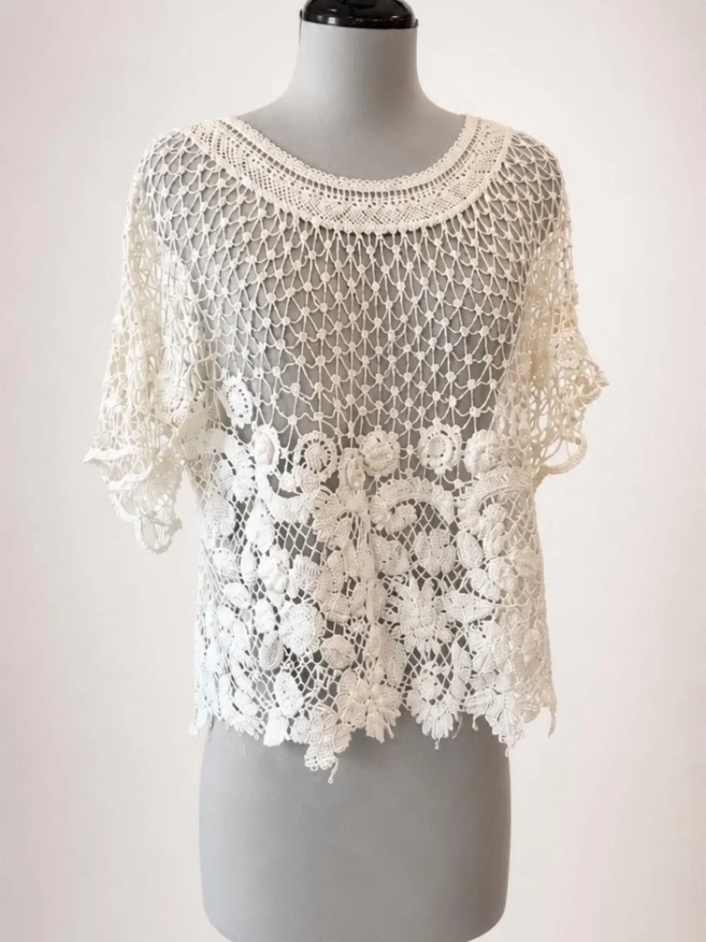 CHANEL VTG Spring ‘06 Lagerfeld Crochet Floral Lace Top, short sleeve, EUC, 40/8